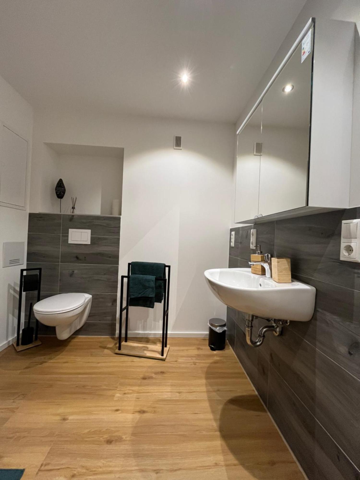 Traumhafte Business & Relax Wohnung Direkt Im Stadtkern Oettingens By Elation Homes Oettingen in Bayern Eksteriør billede
